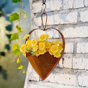 Metal-Heart Shaped Hanging Plant Basket, Wall Hanging Flower Basket, Garden Supplies for Indoor & Outdoor, Home Decor, Hanging Baskets, Gift for Mom & Grandma
