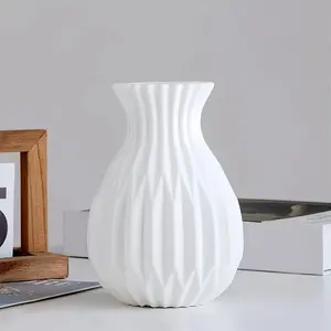 Nordic Style Minimalist Vase, Decorative Vase, Geometric Design, Durable Plastic, Ideal for Dried and Hydroponic Flowers, Perfect Home Decoration