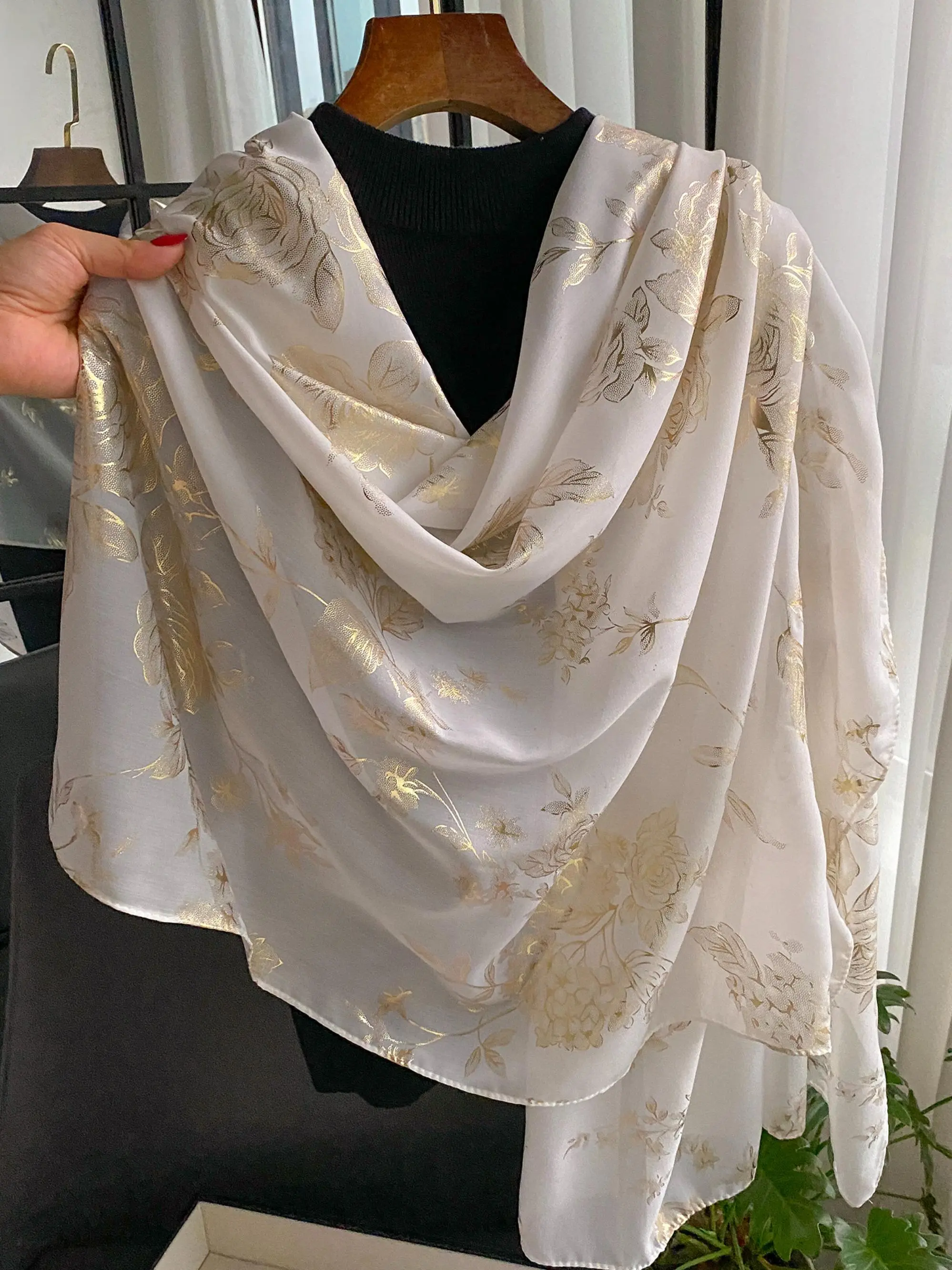 Women's Floral Jacquard Polyester Scarf, Elegant Gold Foil Print Long Scarf for Women, Fashion Accessories for Daily Wear, Trendy All-match & Exquisite Scarf for Birthday Gift