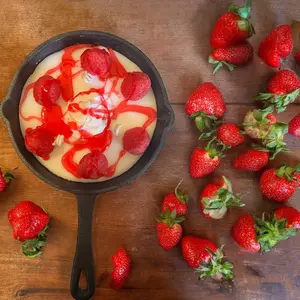 Strawberry cheesecake skillet
