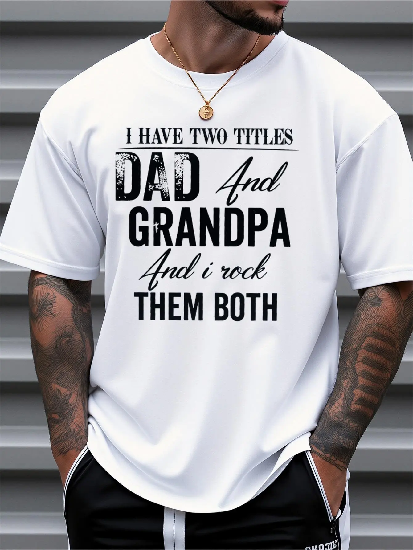 Men's "I Have Two Titles: Dad and Grandpa" T-Shirt- A Fun Gift for Grandpa on Father's Day, This Comfortable and Casual Short-sleeved T-shirt Features the Names of the Grandchildren, Suitable for Both Dad and Grandpa to Wear, and Can Be Worn All Yea