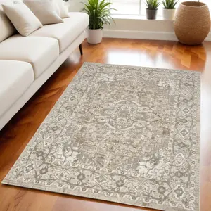 HomeRoots 545118 5 x 7 ft. Medallion Power Loom Distressed Rectangle Area Rug - Beige & Ivory