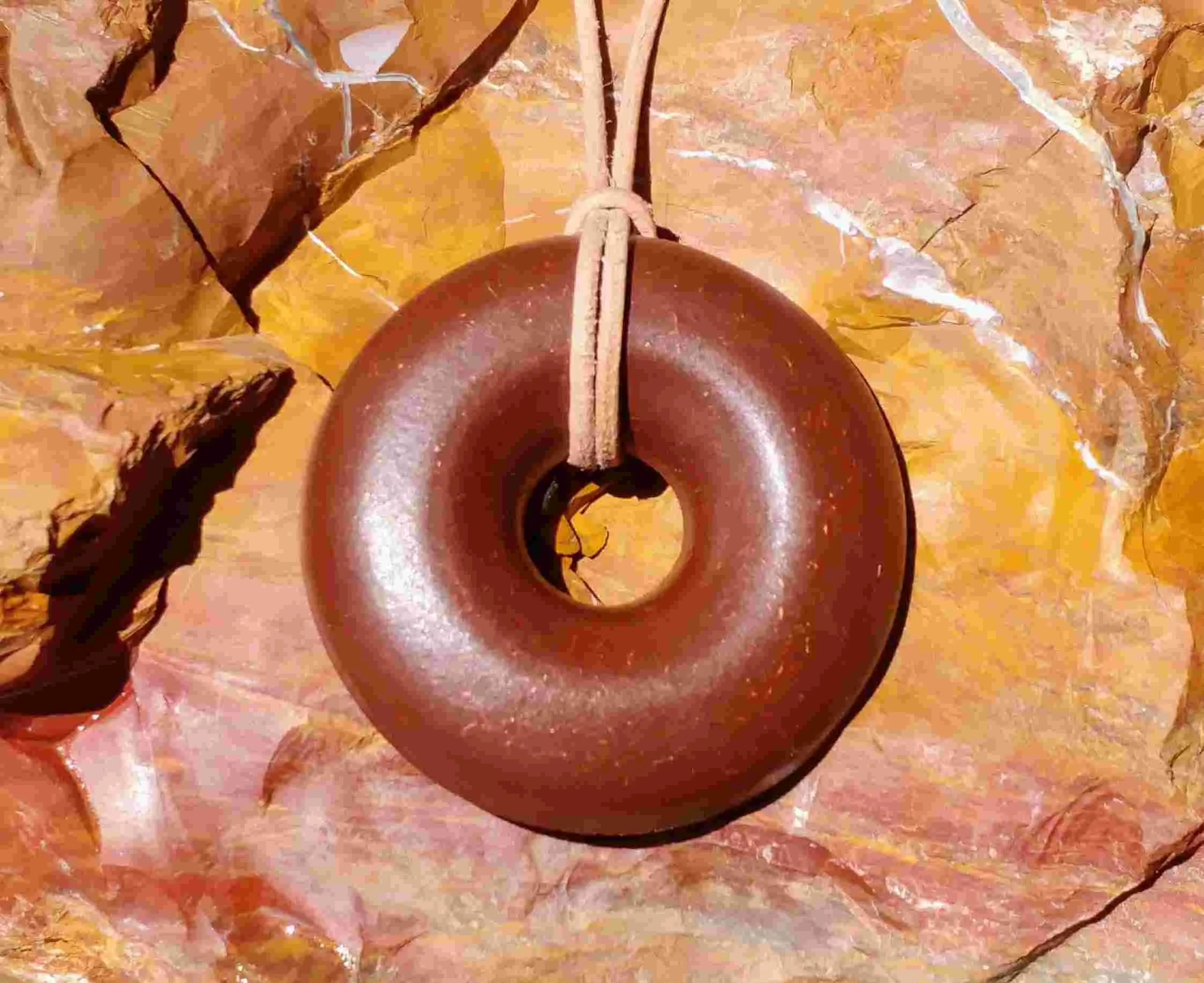 Orgonite Andy's Sedona Red Rock Vortex Orgonite Donut Pendant Vortex Harmonizer Chakra Jewelry with Clear Quartz Rose Quartz Amethyst & Shungite for EMF Protection & Energy Healing