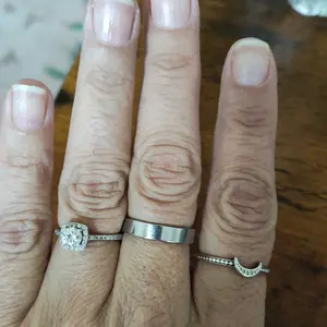 Product Review of Radiant Cosmetics Nail Growth Oil - 100% Organic, Moisturizing, Growth, Strengthening, and Brightening Formula with Vitamins and Fatty Acids for Overall Nail Health from P**h