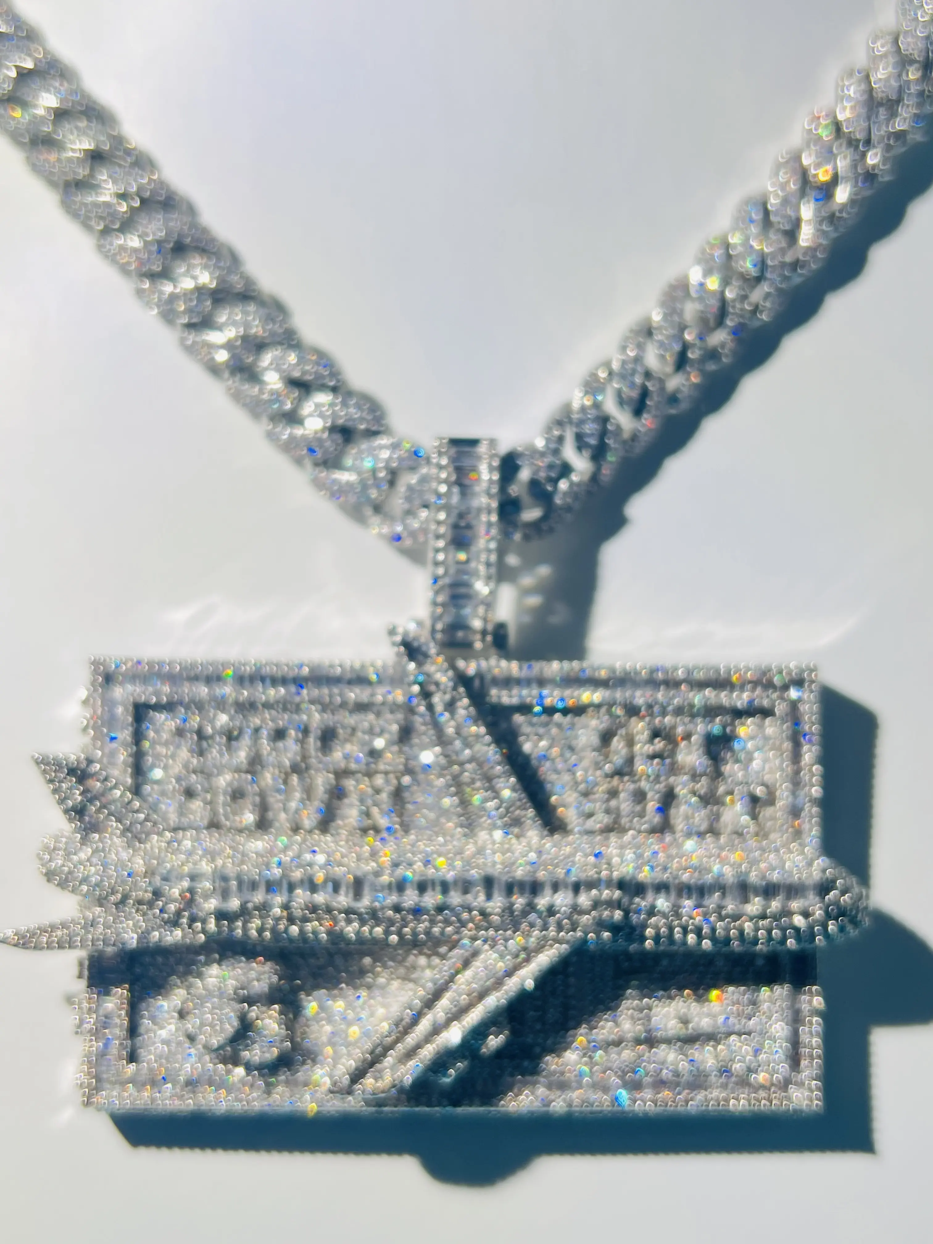 Customized Ice Diamond Pendant SMB Trophy Pendant from Hip Hop Jewelry Factory, 10k 14k 18k Gold Plated Men's and Women's Hip Hop High Precision Craft Hip Hop Jewelry, Luxury Rap Singer Pendant Jewelry, Top Hip Hop Rose Gold Full Diamond Hip Hop Craft