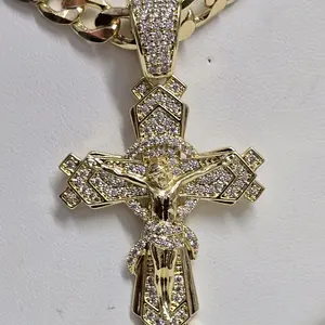 # 0141 Cadena cubana 7mm con dije de cruz adiamantada oro laminado 14k