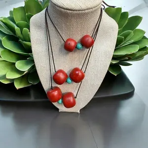 paid of coral necklace( come with a pair only)