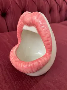 Lips Planter (FPOS)