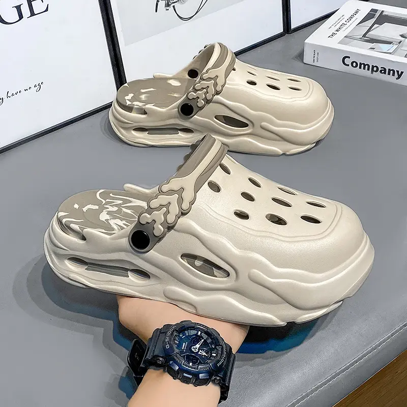 Trendy unisex clogs, with thick and soft soles, suitable for both home and outdoor wear, a must - have trendy sandal for summer.