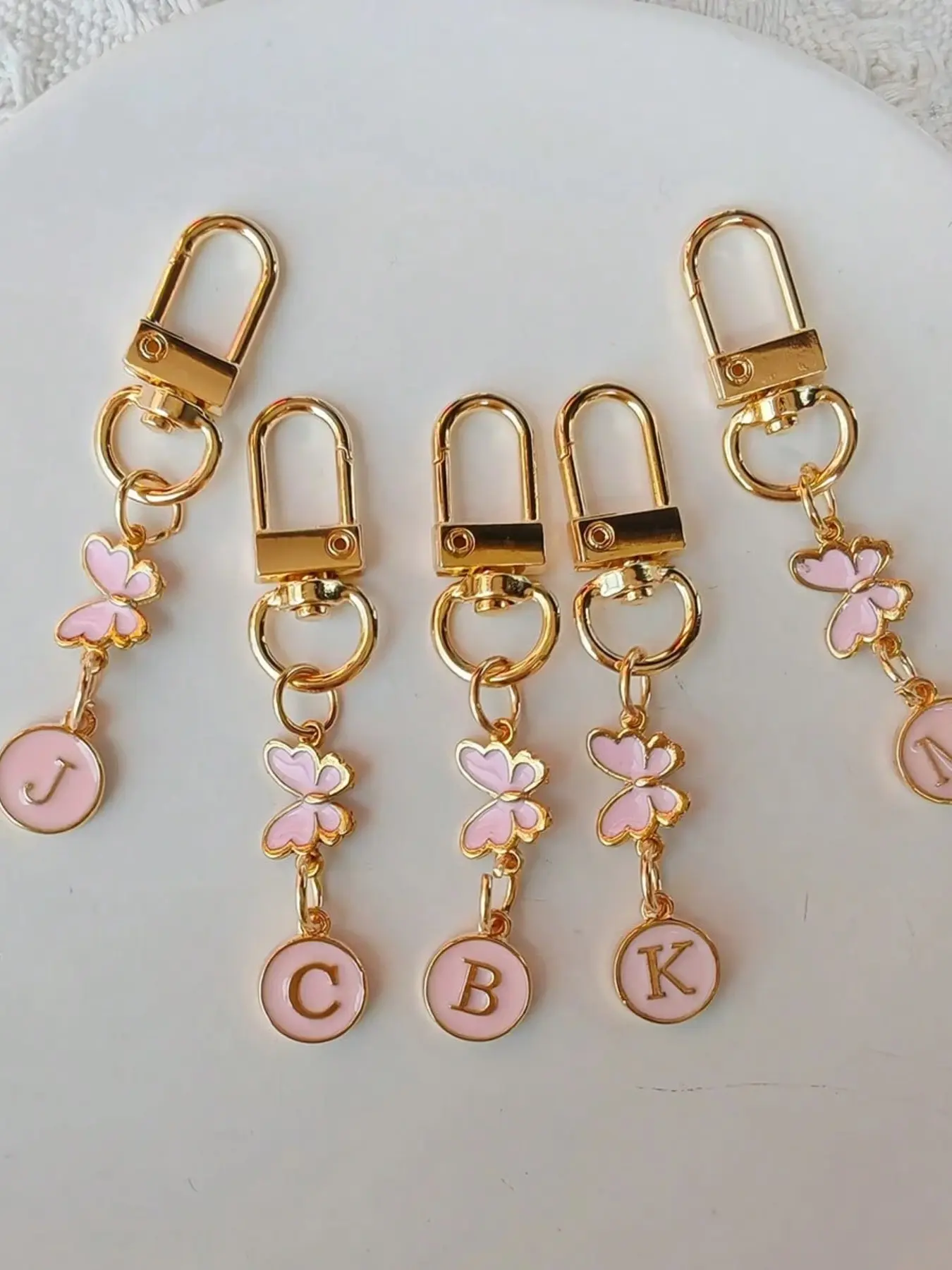 Pink Butterfly Letter Keychain, Alloy Alphabet Couple Key Ring, Backpack Accessory, Cute Keychain, Butterfly Motif, Stylish and Durable, Perfect Gift Idea, Fashionable Alloy Keychain, Keychains Cute