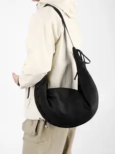 1pc Men's single shoulder tote bag, Lightweight shoulder bag, with solid color zipper closure, adjustable shoulder strap, wear-resistant fabric, suitable for daily commuting, short distance travel, shopping