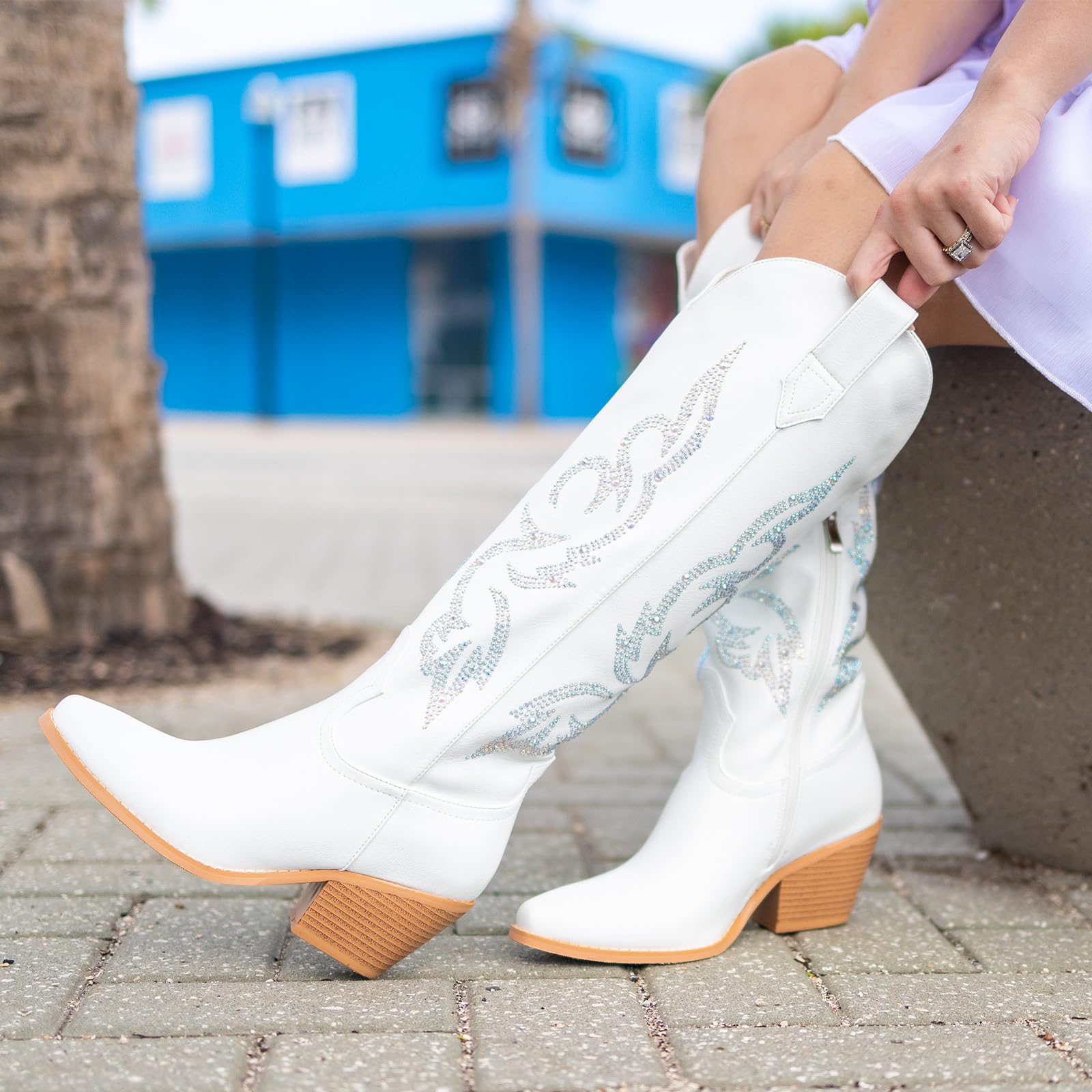 【New Colors】Women's Western Cowboy Boots - Wide Calf Knee-High Cowgirl Boots with Classic Embroidery Slip-On Pointed Toe Chunky Heel Retro Fashion Tall Boots for Festival Concert Outfits White Walking Shoes Footwear