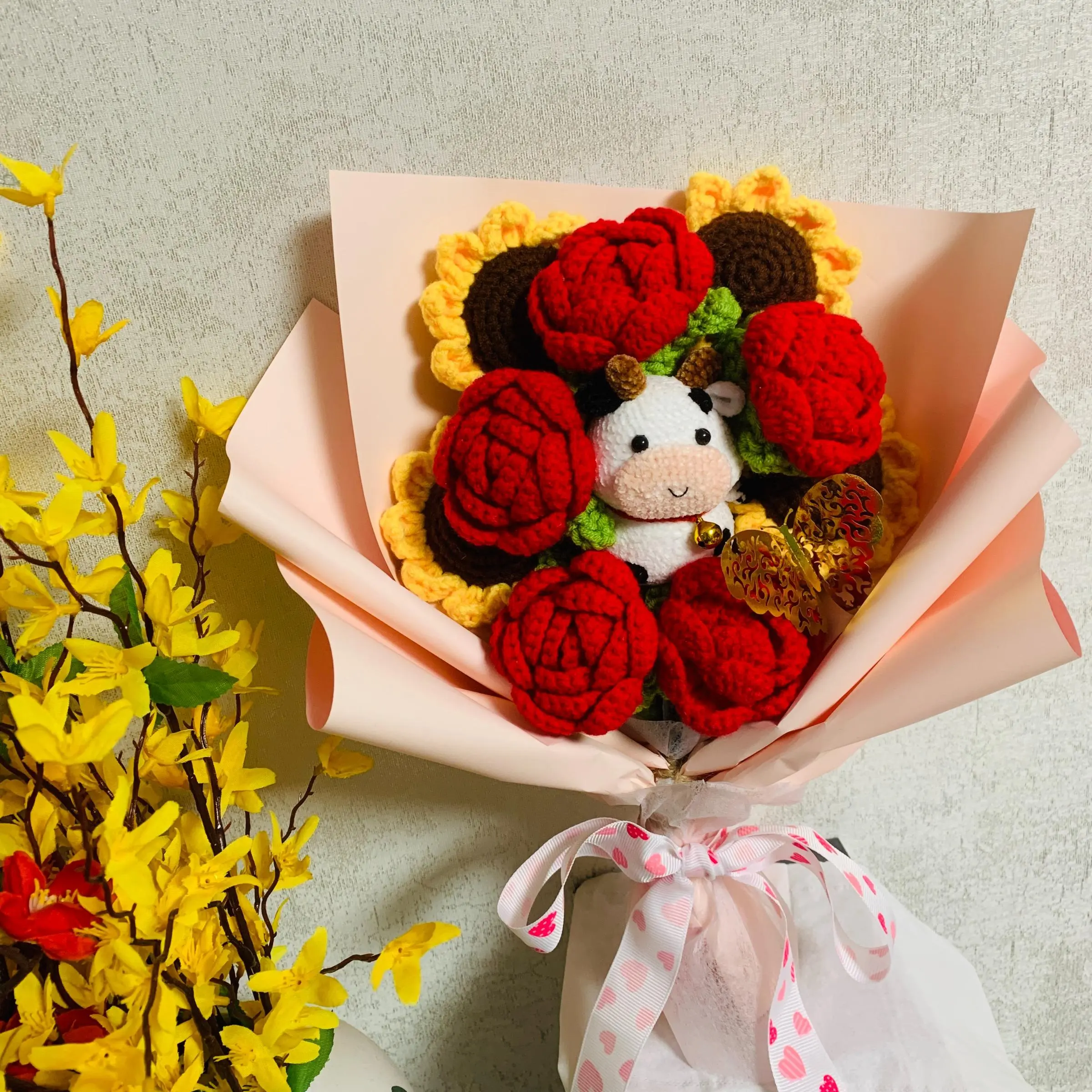 Crochet Flower Bouquet, 1 Count Handmade Knitting Flower Bouquet with Cow Doll, Home Decor Supplies, Gift for Girlfriend, Birthday Gift, Artificial Rose Bouquet, Crochet Flowers Bouquet