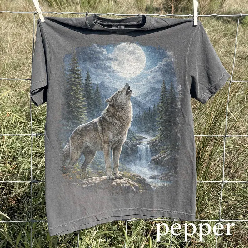 Comfort Colors Vintage Howling Wolf Graphic Tee, Moonlit Forest Wildlife TShirt, Night Nature Retro Outdoor Top, Animal Gift Tee