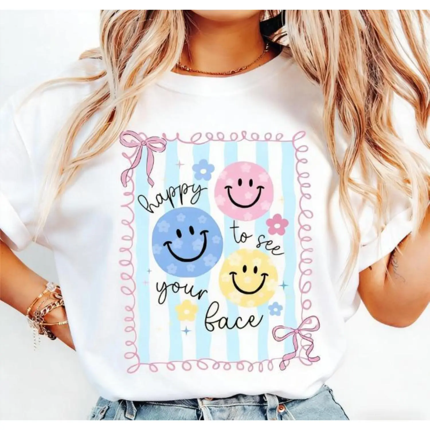 "Joyful Smiles Teacher Shirt, Perfect Back to School Gift, Daisy Teacher T-shirt, Embrace Teacher Life, Ideal Teacher Appreciation Present"