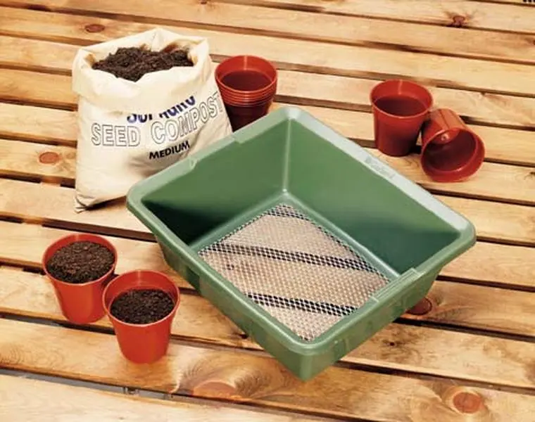 212 MAIN Tierra-Derco GP55 Rectangular Fine Galvanized Mesh Sieve, Plastic Frame, for Potting Use, Outdoor Garden Tool