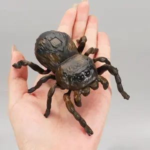 Simulated spider wind-up toy, creative crawling moving beetle insect model for children.