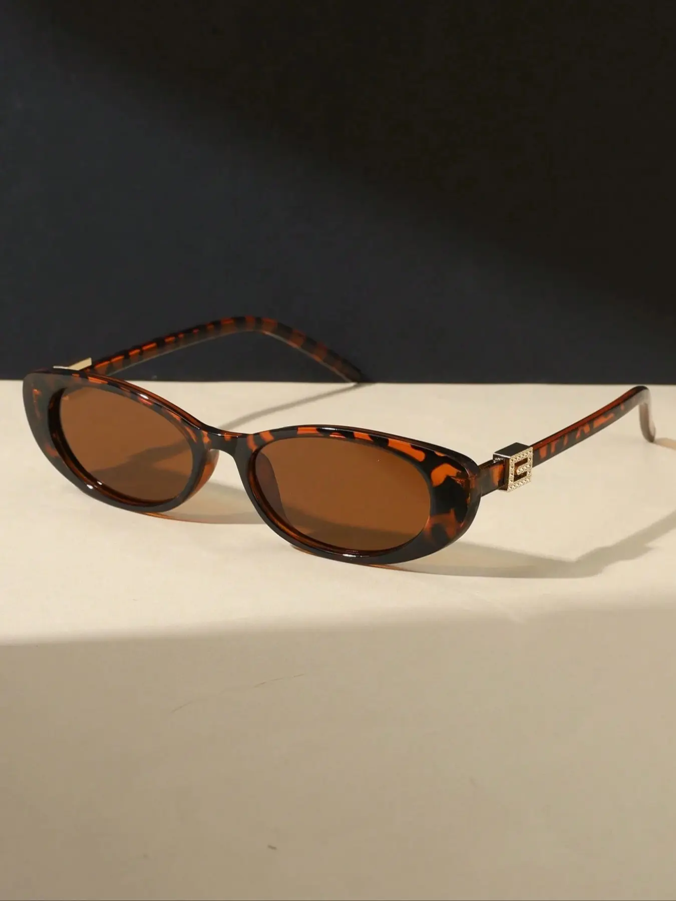 Unisex Cat Eye Sunglasses, Comfortable Fit, Fashionable Eyewear for All Ages, Ideal for Vacation, Travel, Daily Casual Wear