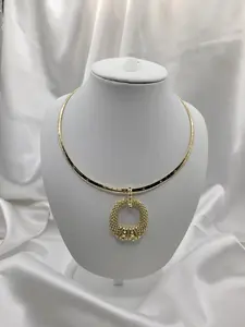 #6B-Gargantilla Cleopatra Finita, con dije (sin nombre ) Oro laminado 14