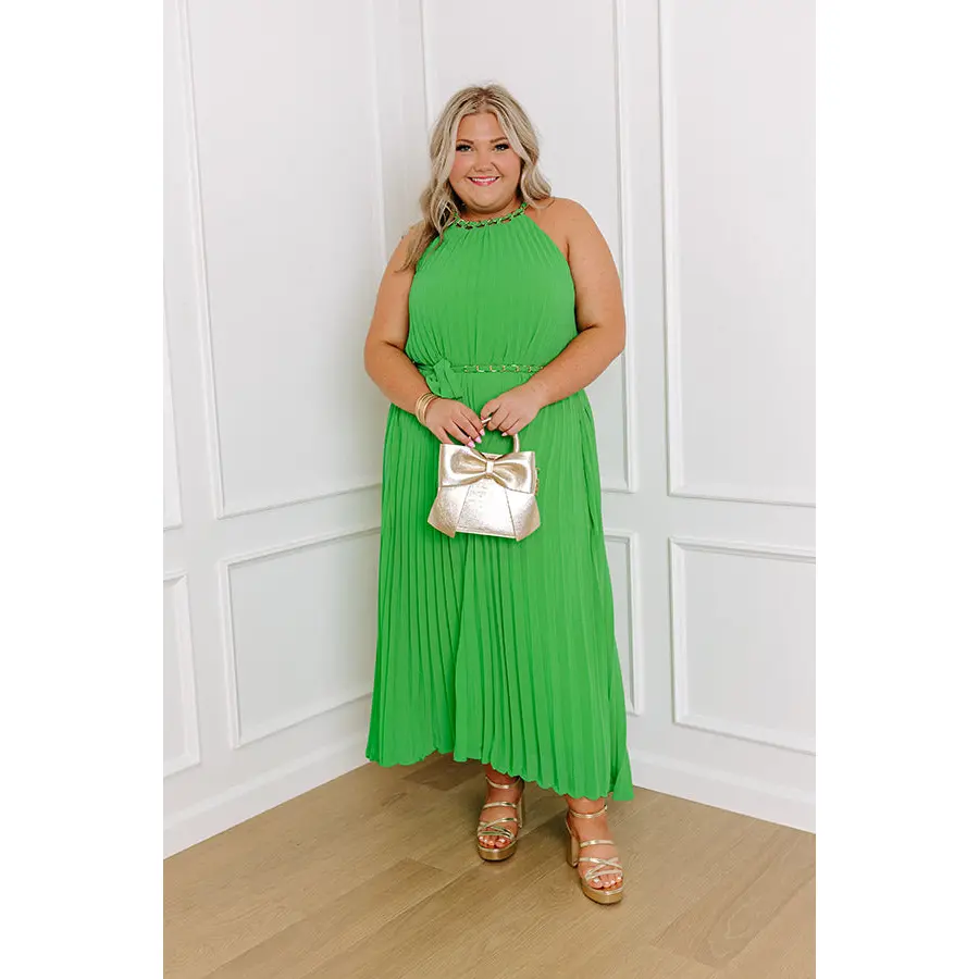 VIP Party Pleated Maxi Dress in Kelly Green Curves - TikTok Shop VIP Party Pleated Maxi Dress in Kelly Green Curves - TikTok Shop