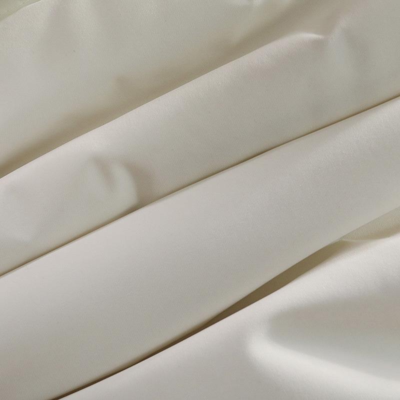 Men's hooded colorblock quilted vest, stylish and warm, the hooded design is casual and versatile, perfect for everyday wear, hanging out with friends, and winter street style.