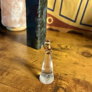 KraveKawaii “Crown Spiral” – Handcrafted Copper Hair Coil