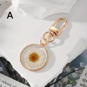 Resin Flower Keychain, Handmade Floral Charms With Real Preserved Dried Daisy, Plant Pendant, Round & Hexagon, Lightweight Bag Accessories, Floral Pattern Keychain, Cute Keychain Accessory