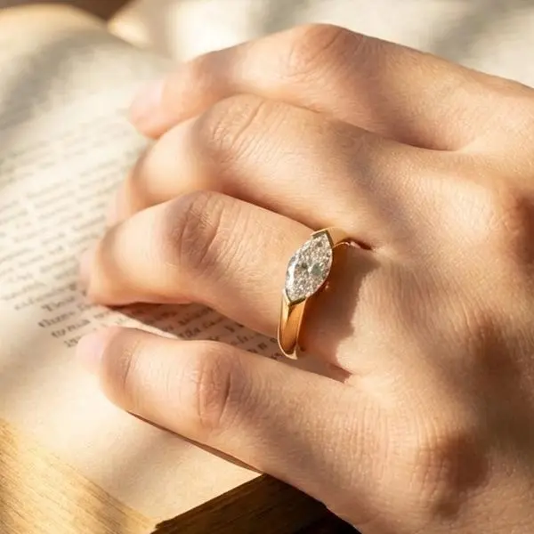 Vintage Marquise Cut Ring for Women - Dainty Gold Band with Shiny CZ Stones, Minimalist Old Money Aesthetic Jewelry, Perfect Stackable Gift for Her