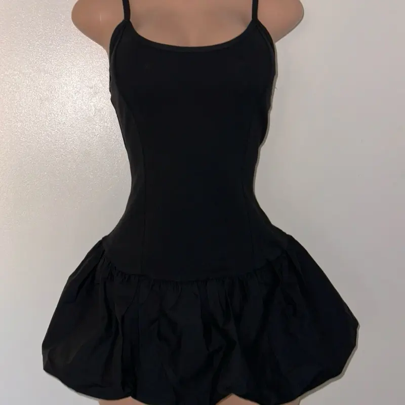 Vestido Globo Casual Women's Black Sleeveless Top with Ruffled Skirt - Womenswear