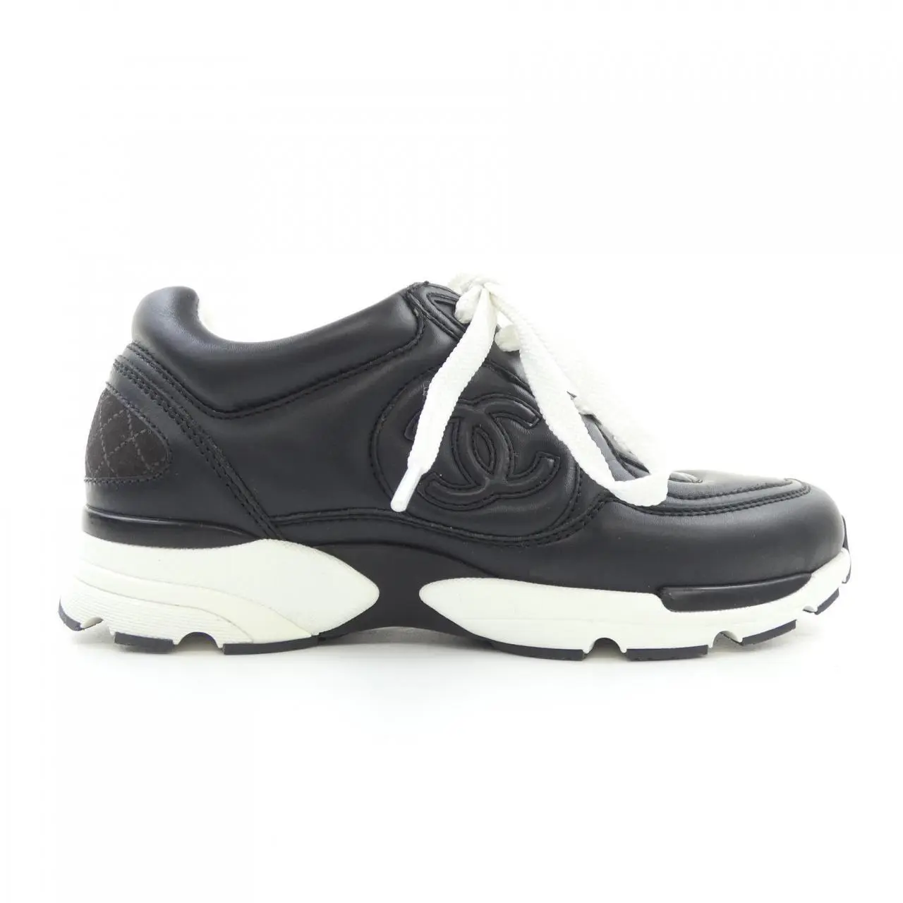 Pre-owned CHANEL Calfskin Small Leather Goods Sneakers