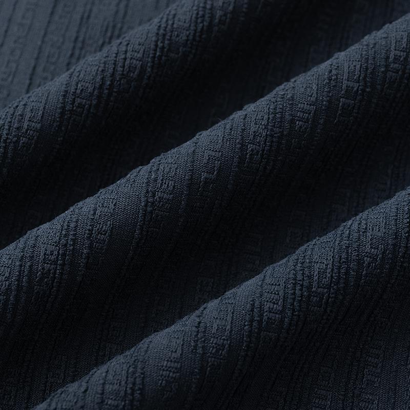 Men’s solid-color crew neck short-sleeve T-shirt featuring exposed thread design and jacquard texture—fashionable casual athletic style. Simple, versatile, comfortable, breathable, and skin-friendly; suitable for everyday wear and outdoor sports.