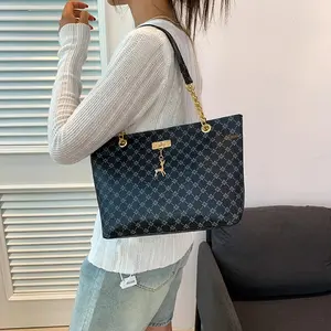 The Signature Everyday Tote