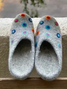 Dotted Felt Wool Slippers Felted shoes - Handmade Felt Indoor Slippers 100% Wool