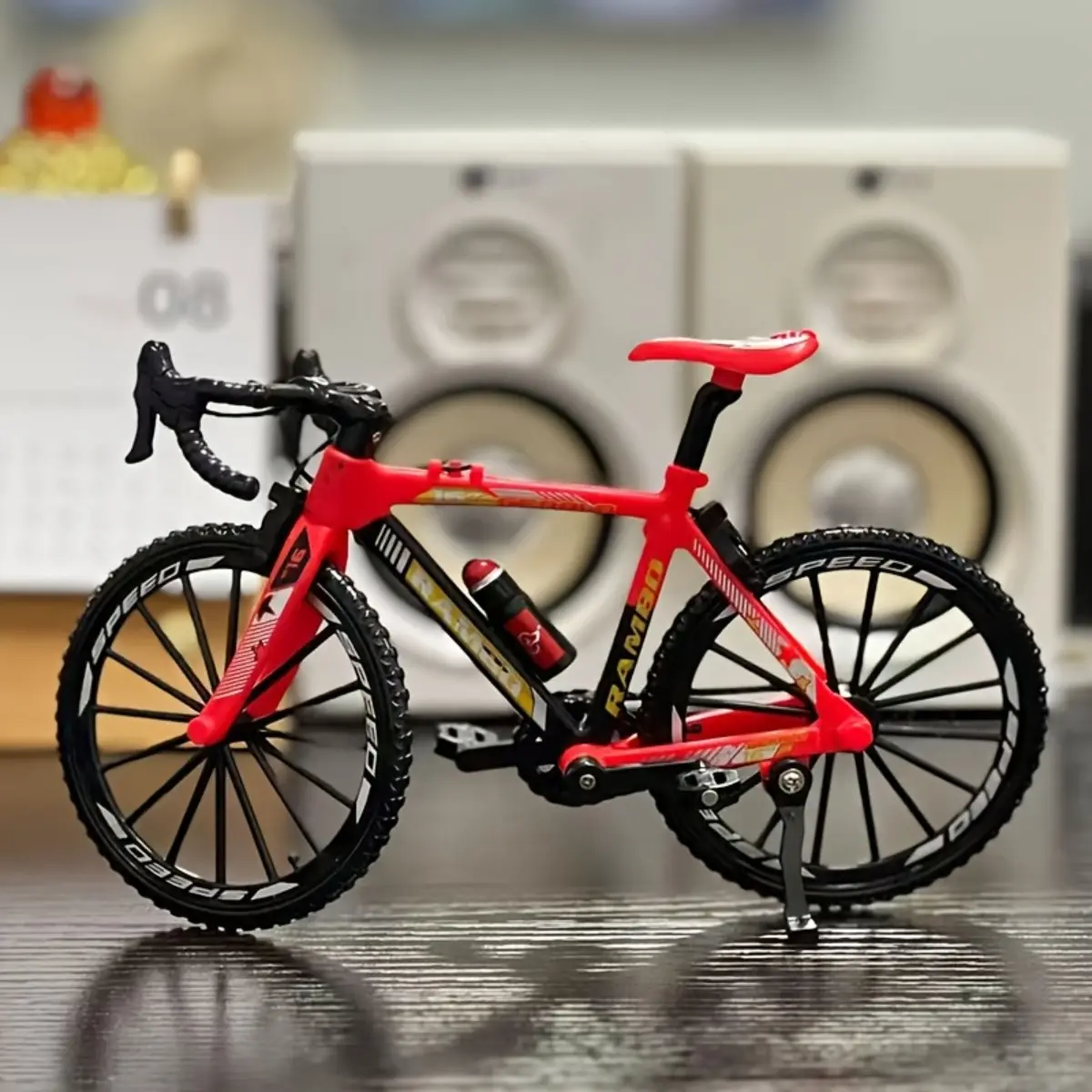1:8 Realistic Bicycle Replica Model, Zinc Alloy Buildable and Detachable Display Piece, Adult Office Desk Toy, Desktop Figurine, Miniatures, Mini Bike Collectible, Study Home Display Decoration Gift, Figurines For Adults, Non Electric Design