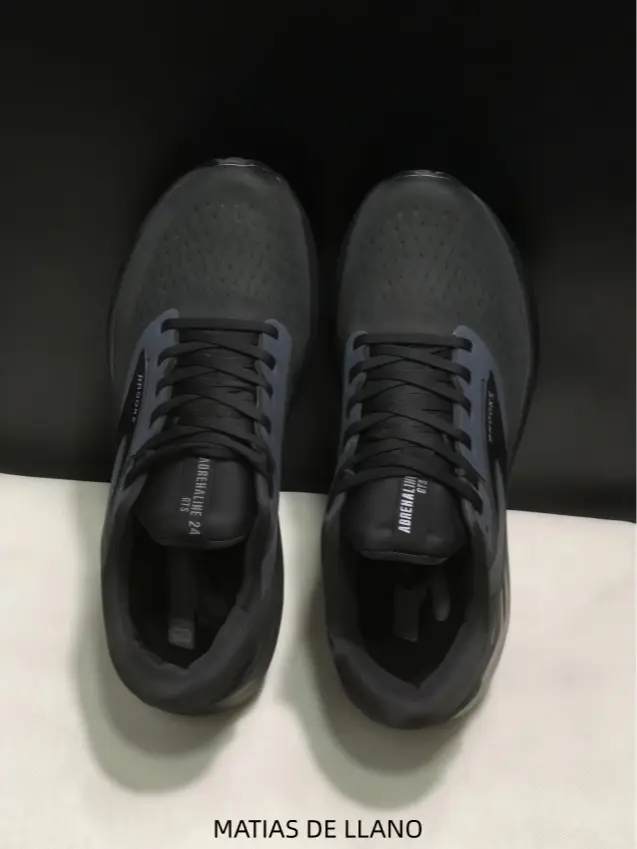 Lightweight Sports Collectibles Trainers - All-Day Wear, Responsive Support, Streamlined Silhouette, Matches Casual Shorts - For Treadmill Workouts, Post-Work Neighborhood Exploration