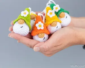 Crochet  amigurumi keychain gnome with crochet flower, Crochet keychain amigurumi