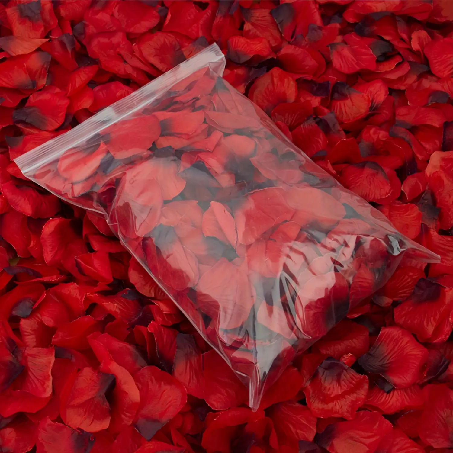 100 Red Artificial Rose Petals for Valentine's Day Floral Decoration, Artificial Flower Decoration, Romantic Nights, Weddings, Proposals & Anniversaries, Also Ideal for Winter & New Year Decor, Home Decor Accessory