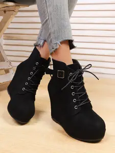 Women's Winter Round Toe Slip-On Wedge Boots, Vintage Style Metal Buckle Short Booties, Fashionable Faux Fur Ankle Boots