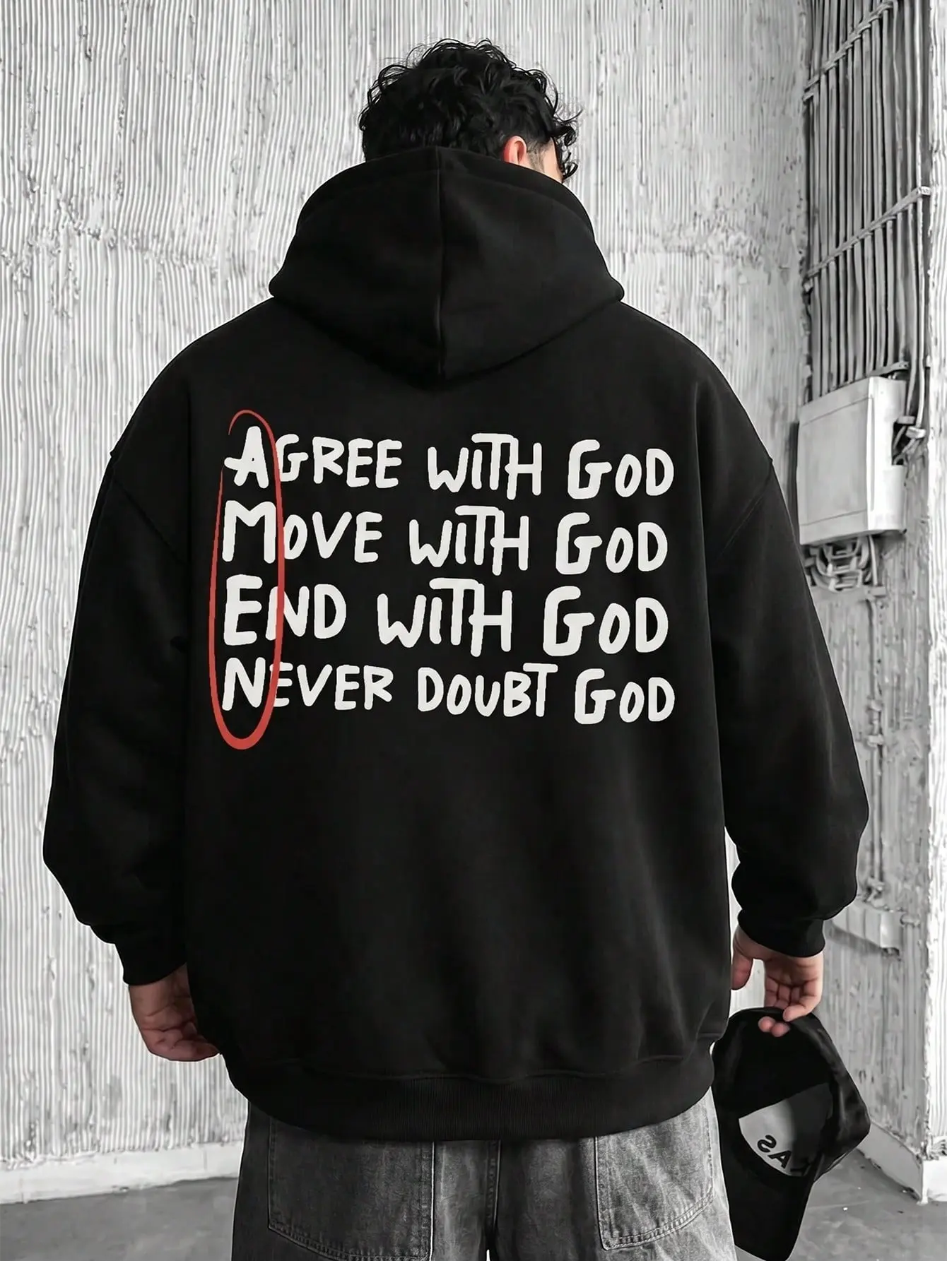 Agree With God Move With God Never Doubt God Handwritten Letter Hoodie, 270G Brushed Fleece Red Circle Accent Christian Back Print Black Hooded Sweatshirt, Inspirational Religious Casual Streetwear Pullover For Men & Women