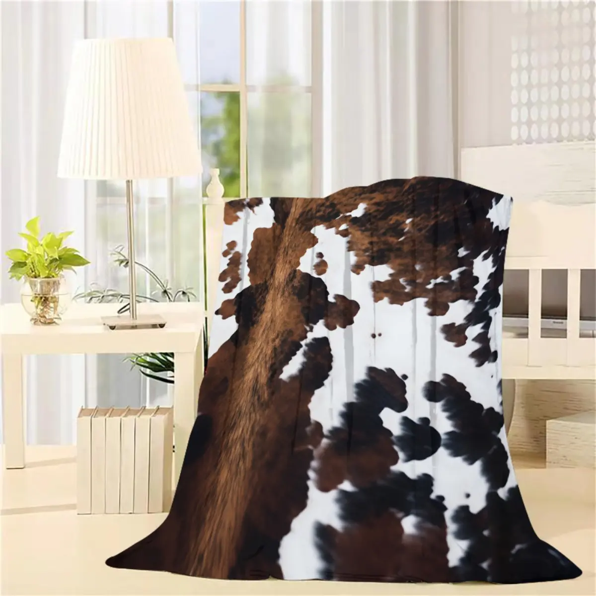 1 Piece Brown and White Cowhide Pattern Retro Crochet Plush Flannel Blanket - All-Season Use, Soft, Lightweight, Breathable, Durable, Machine Washable - Sofa Throw, Bedspread - Modern Digital Print Animal Home Decor Gift