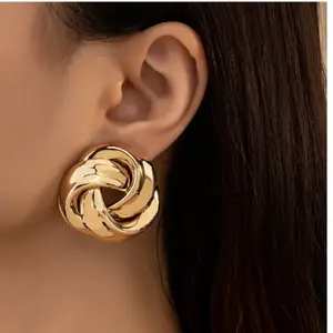 Novelty Earring Twist Design Stud - Stylish Earrings with 2 Elements, Ideal for Everyday Wear