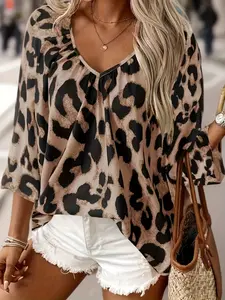 Fashion Leopard Print Blouse Plus Size Casual 3/4 Sleeve V-Neck Ruched Top,  Y2K Clothes Summer Daily Wear, Trendy Streetwear Shirts, Comfortable Relaxed Fit Casual Blouses, Stylish Pattern Detail Party Casual Ensembles