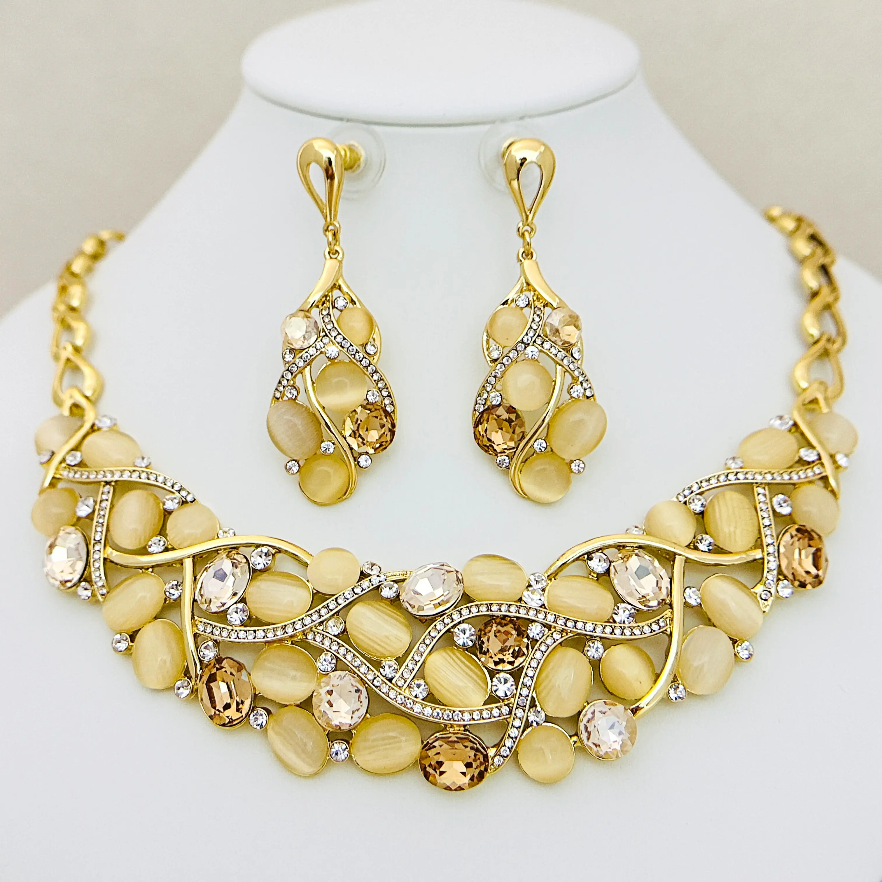 Luxury 14k Gold Plated AAA+Zircon High grade cat's eye crystal Jewelry Set for Women Necklace Earrings 2pcs Jewellry Sets Hypoallergenic Gift Box Included Perfect for Weddings Parties Daily Wear