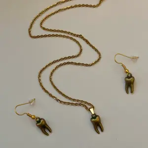 Tooth Teeth Molar Pendant Necklace & Earrings Matching Jewelry Set Boy Genius 3D Gold Tone Brand New
