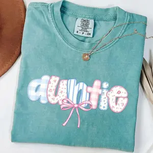 Comfort Colors Auntie T-Shirt – Coquette Bow Auntie Design, New Aunt Gift Idea, Pregnancy Announcement Style, Streetwear Style Unisex Fits Cotton Comfort Casual Shirt With Cute Feminine Aesthetic For Everyday Wear
