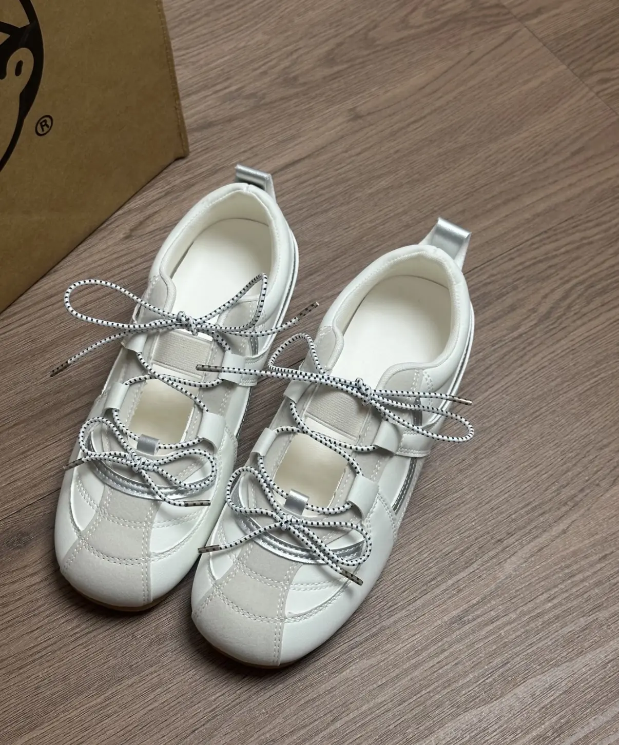 Women's Retro Lace-Up Flat Sneakers - Bow Tie Detail, Soft Sole, Lightweight Non-Slip, Casual Shoes with Multi-Color Options for Daily Outfits, Shopping