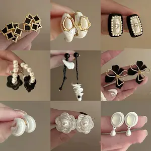 French light luxury butterfly stud earrings niche simple versatile commuter earrings temperament high-end earrings women