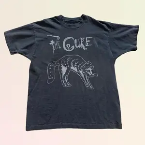 The Cure Band T-Shirt, Vintage Rock Graphic Tee, Gothic Punk Style Shirt, 80s Alternative Rock Band Merch, Retro Concert Tour Tee, Dark Aesthetic Unisex Graphic Top, Classic Rock Music T-Shirt