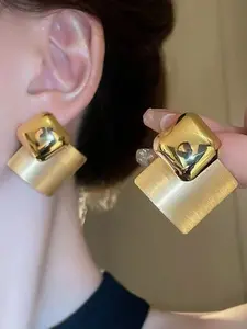 Vintage Etched Diamond Stud Earrings for Women, Style Cold Shoulder Ear Rings, Fashion High-End Jewelry Accessories, Fashionable Earrings