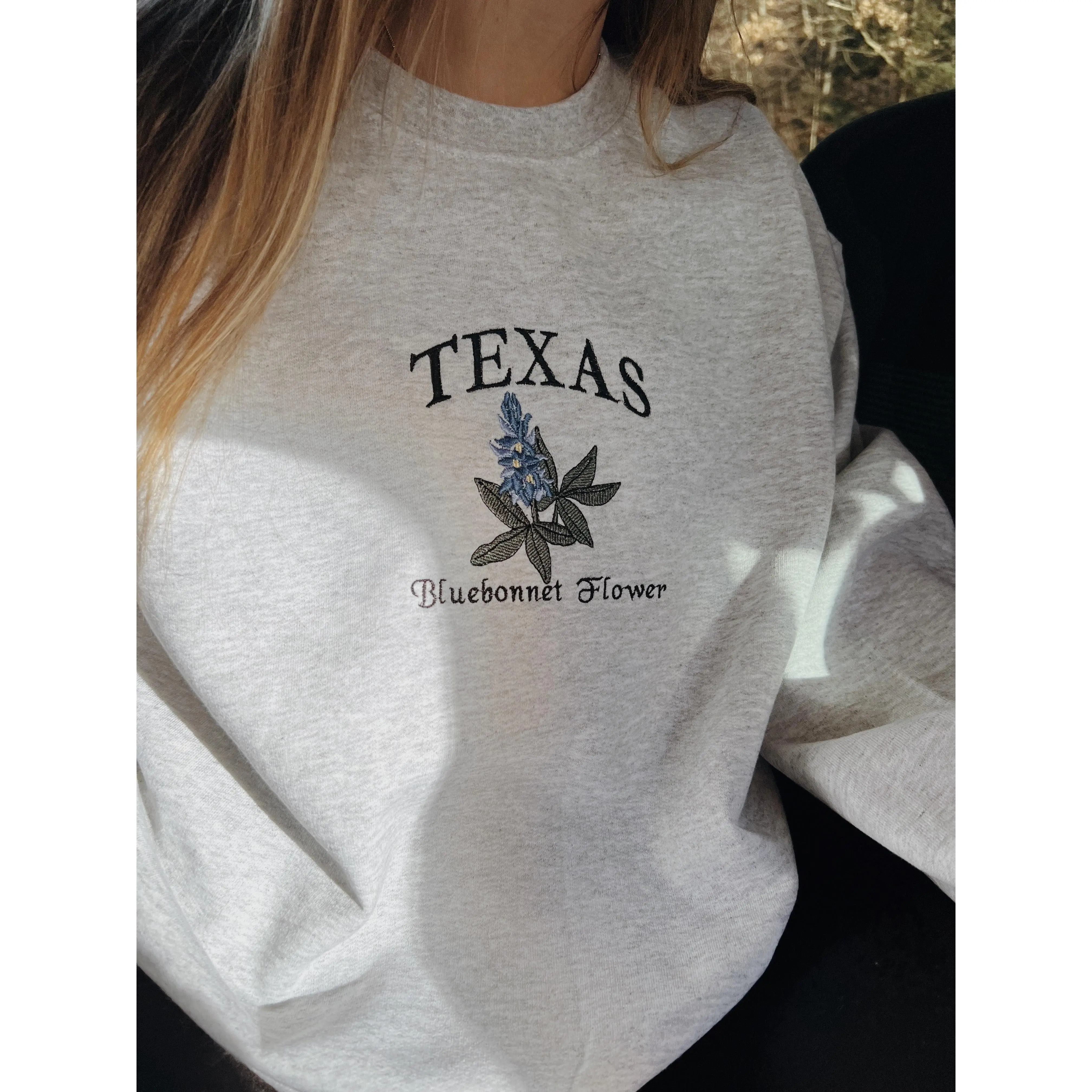 Texas State Flower Embroidered Crewneck - Elegant Design with Floral Accents, Ideal for Special Occasions and Casual Wear